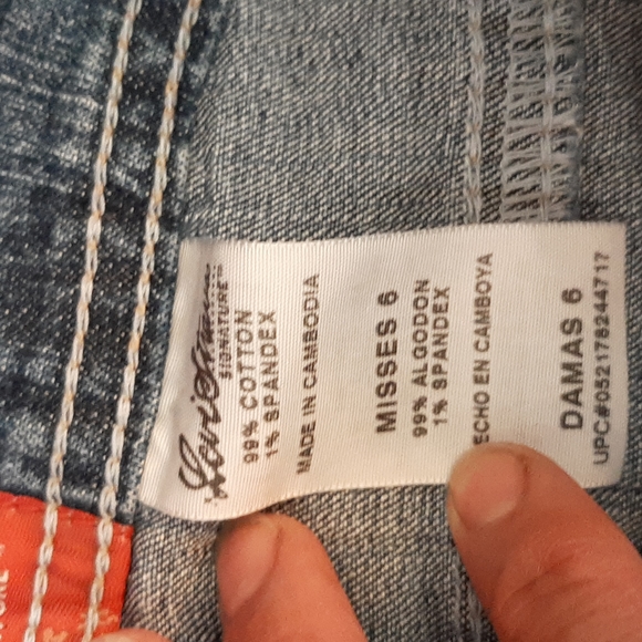 Levi Strauss signature stretch cropped jeans. - Picture 8 of 8